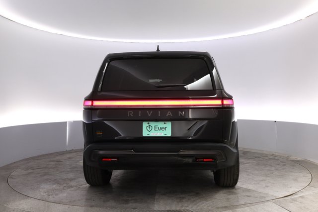 2025 Rivian R1S — photo 12 of 24