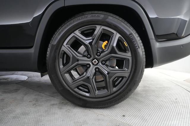 2025 Rivian R1S