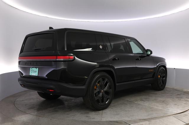 2025 Rivian R1S