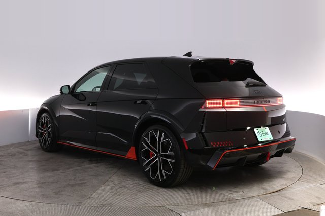 2025 Hyundai IONIQ 5 — photo 13 of 22