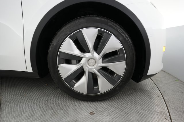 2022 Tesla Model Y — photo 16 of 23
