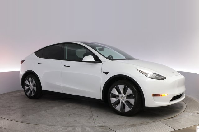 2022 Tesla Model Y — photo 11 of 23