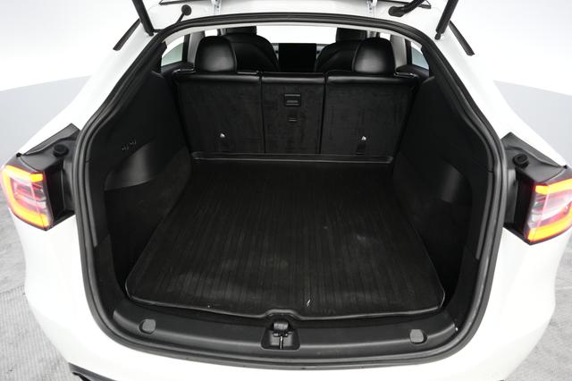 2022 Tesla Model Y — photo 6 of 23