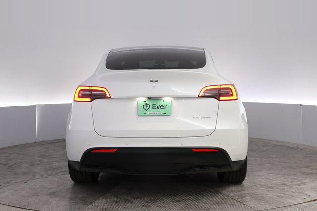 2022 Tesla Model Y — photo 12 of 23