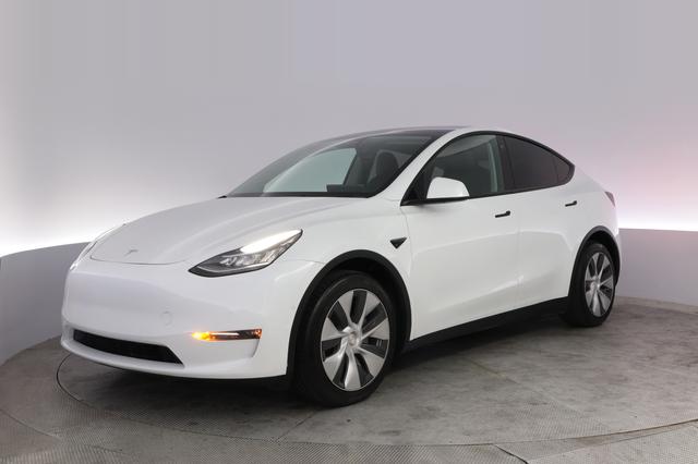 2022 Tesla Model Y — VIN 7SAYGDEE6NF439385