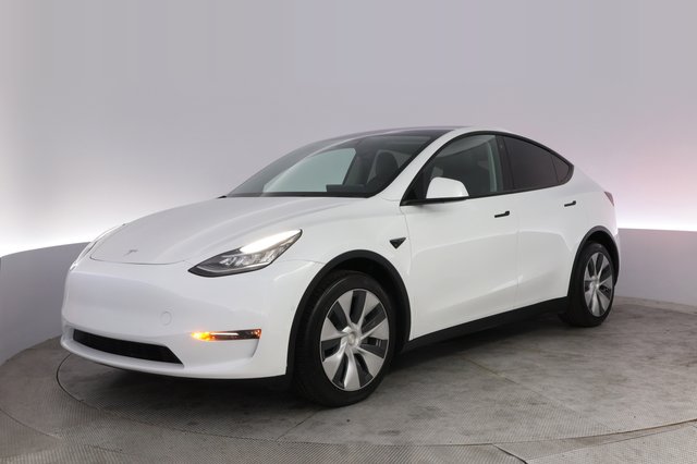 2022 Tesla Model Y — VIN 7SAYGDEE6NF439385