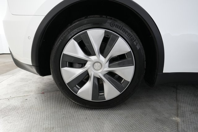 2022 Tesla Model Y — photo 17 of 23
