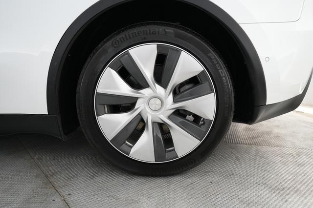 2022 Tesla Model Y — photo 7 of 23