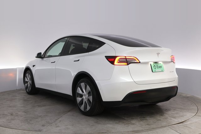 2022 Tesla Model Y — photo 13 of 23