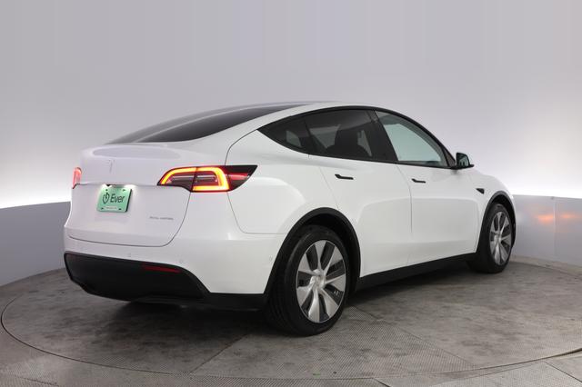 2022 Tesla Model Y — photo 2 of 23