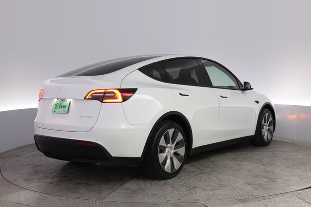 2022 Tesla Model Y — photo 2 of 23