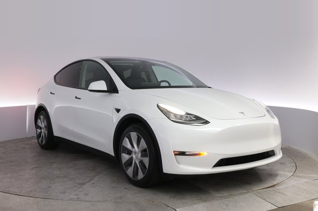 2022 Tesla Model Y — photo 10 of 23