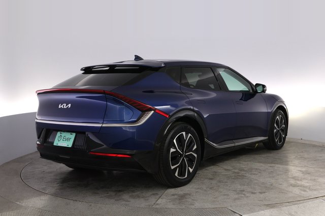 2022 Kia EV6 — photo 2 of 27