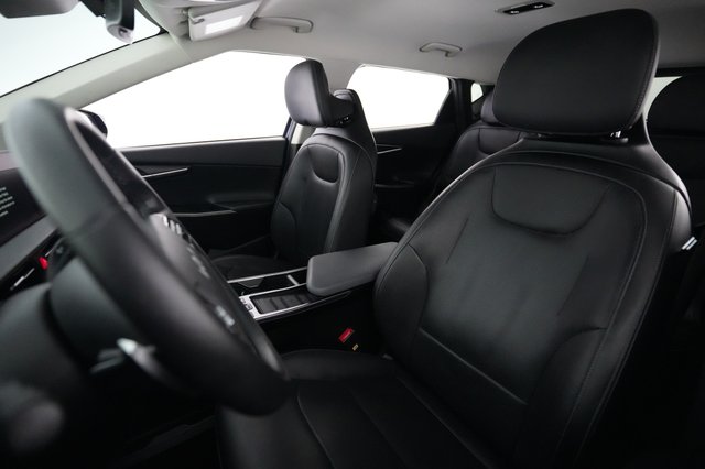 2022 Kia EV6 — photo 3 of 27
