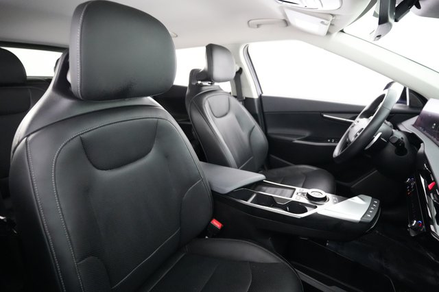 2022 Kia EV6 — photo 18 of 27