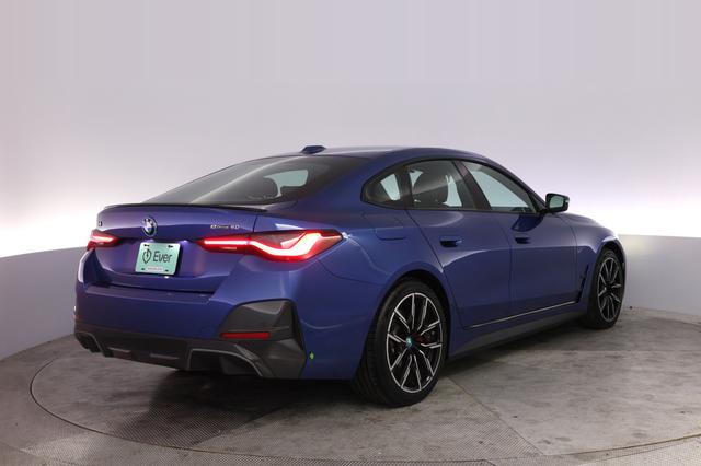 2023 BMW i4 — photo 2 of 20