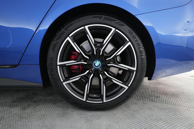 2023 BMW i4 — photo 7 of 20