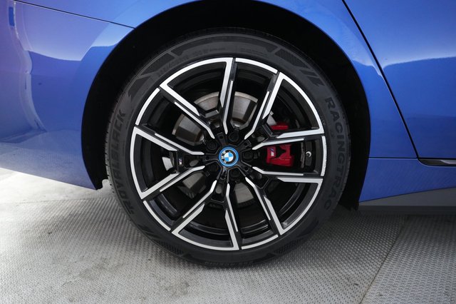 2023 BMW i4 — photo 17 of 20