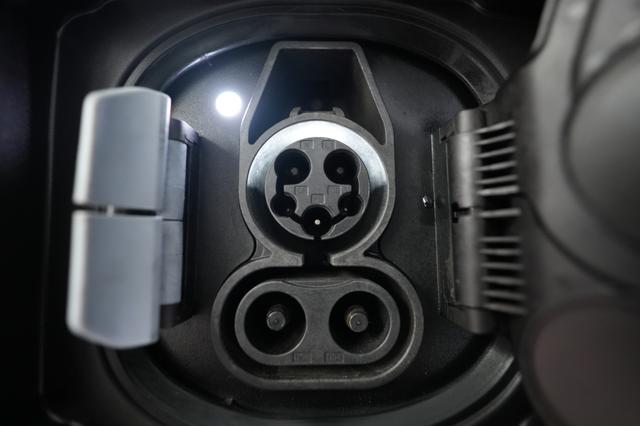 2023 BMW i4 — photo 8 of 20
