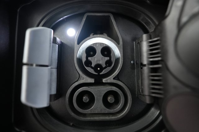 2023 BMW i4 — photo 8 of 20