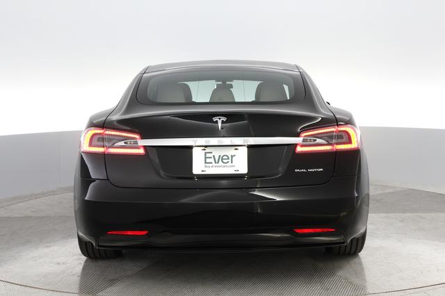 2021 Tesla Model S — photo 10 of 22