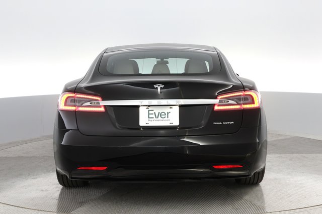 2021 Tesla Model S — photo 10 of 22
