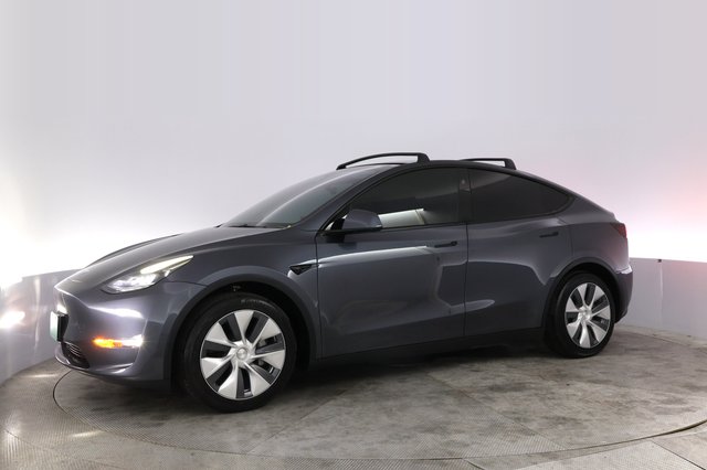 2023 Tesla Model Y — photo 14 of 26