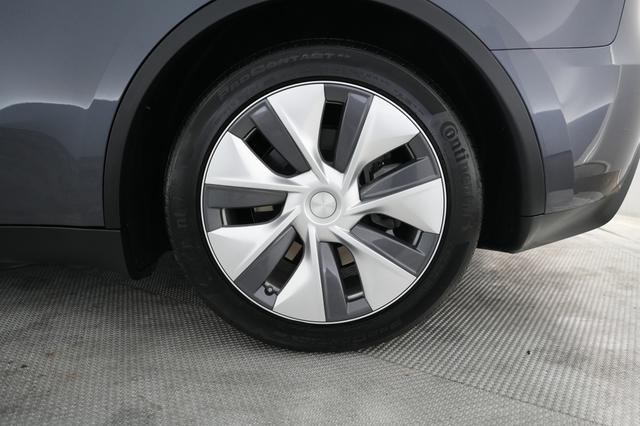 2023 Tesla Model Y — photo 7 of 26