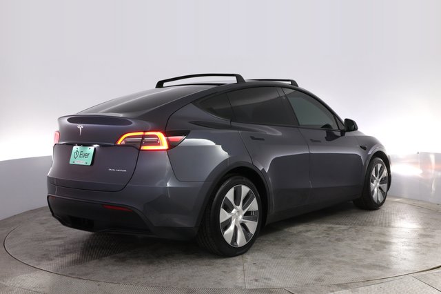 2023 Tesla Model Y — photo 2 of 26