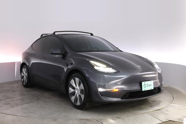 2023 Tesla Model Y — photo 10 of 26
