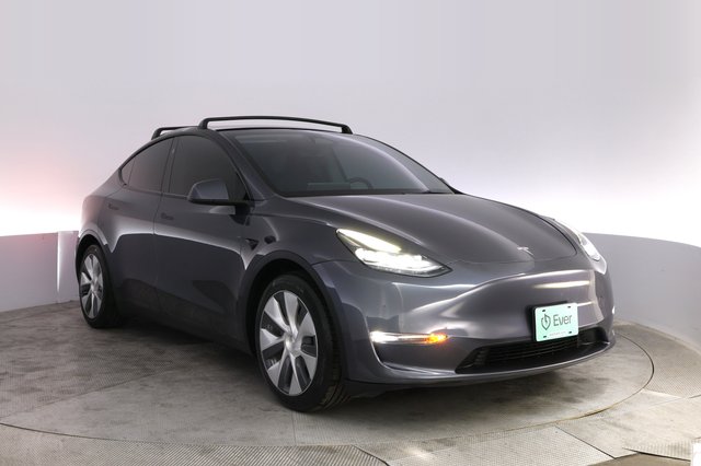 2023 Tesla Model Y — photo 10 of 26