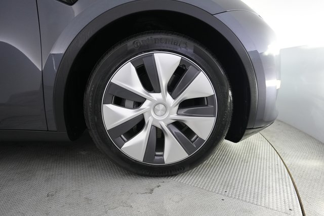 2023 Tesla Model Y — photo 16 of 26