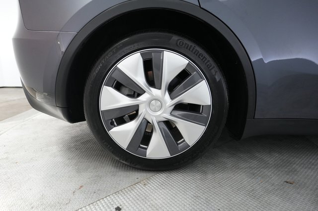 2023 Tesla Model Y — photo 17 of 26