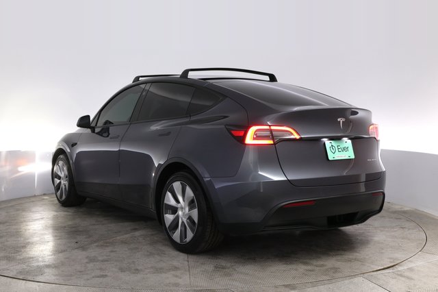 2023 Tesla Model Y — photo 13 of 26