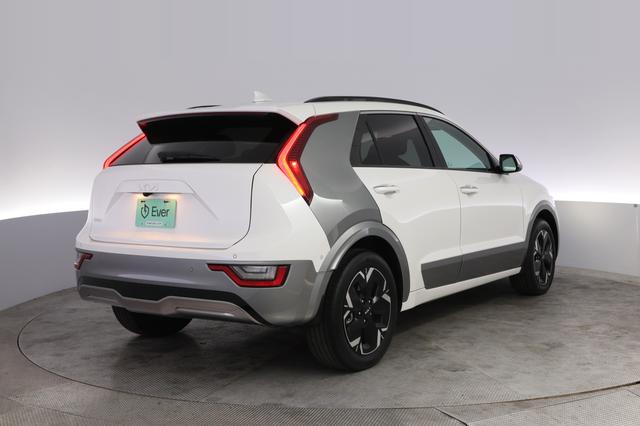 2024 Kia Niro EV — photo 2 of 25