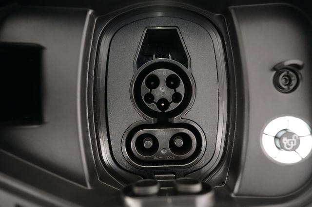 2024 Ford F-150 Lightning — photo 8 of 16