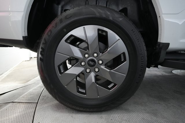 2024 Ford F-150 Lightning — photo 7 of 16