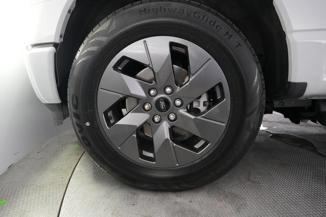 2024 Ford F-150 Lightning — photo 9 of 16