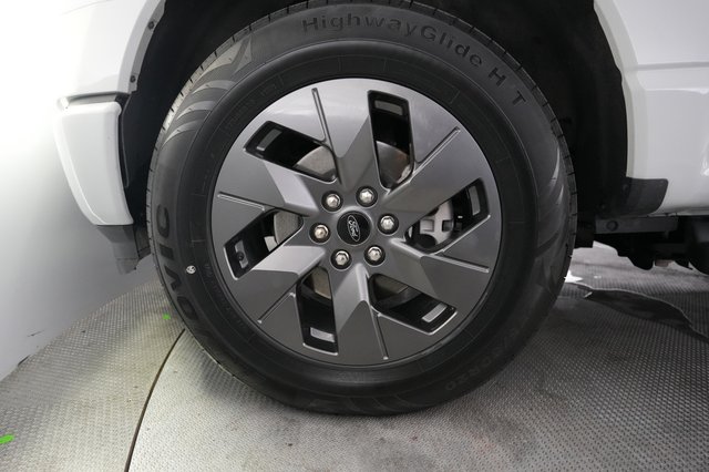 2024 Ford F-150 Lightning — photo 9 of 16