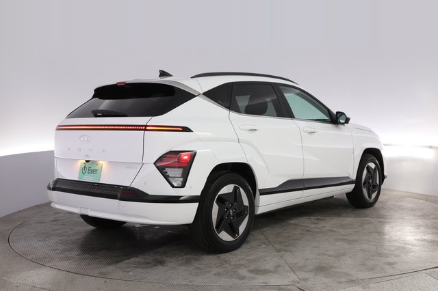 2024 Hyundai Kona Electric — photo 2 of 23