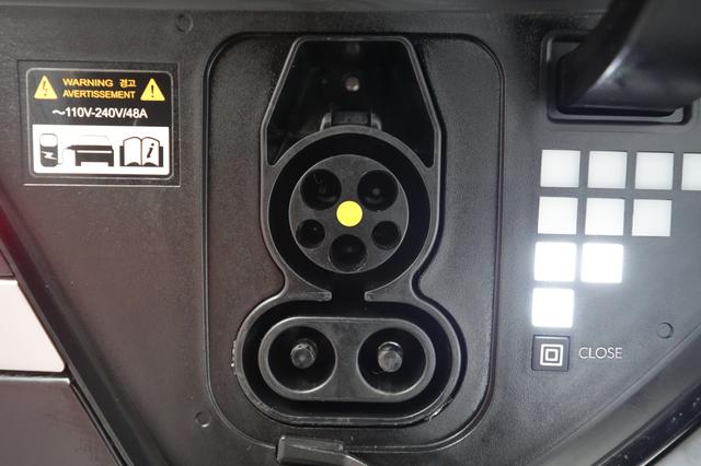 2024 Hyundai IONIQ 5 — photo 8 of 23