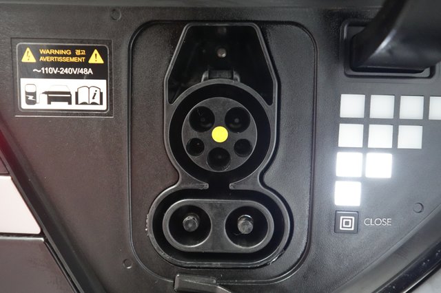 2024 Hyundai IONIQ 5 — photo 8 of 23