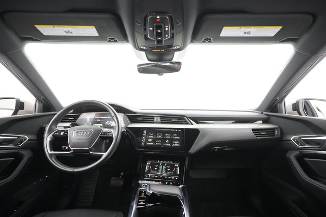 2022 Audi e-tron — photo 13 of 20