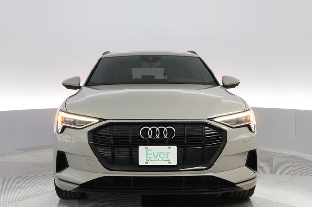 2022 Audi e-tron — photo 3 of 20