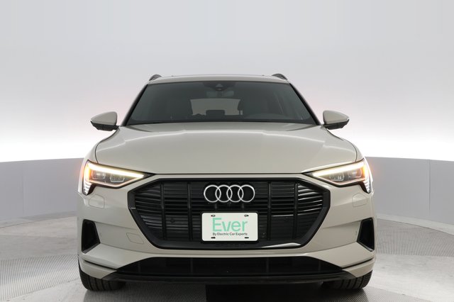 2022 Audi e-tron — photo 3 of 20