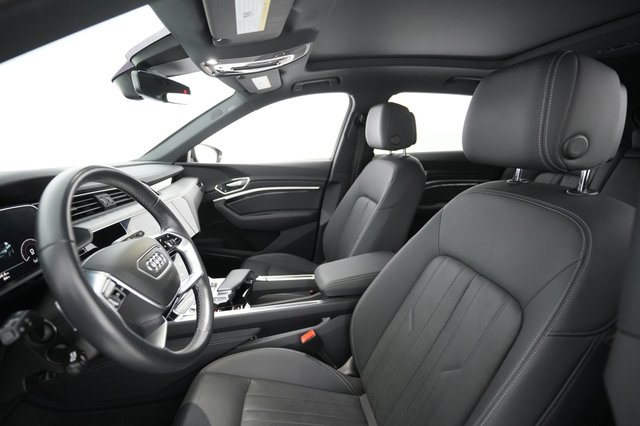 2022 Audi e-tron — photo 9 of 20