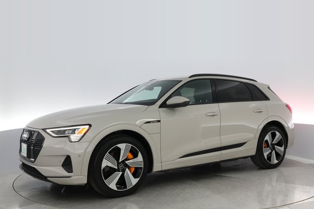 2022 Audi e-tron — photo 8 of 20