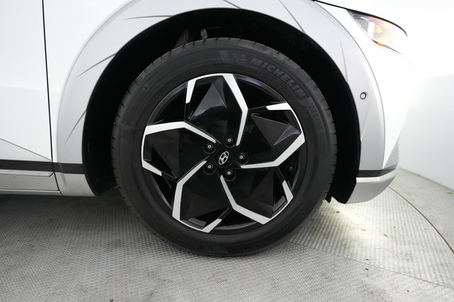 2024 Hyundai IONIQ 5 — photo 16 of 24