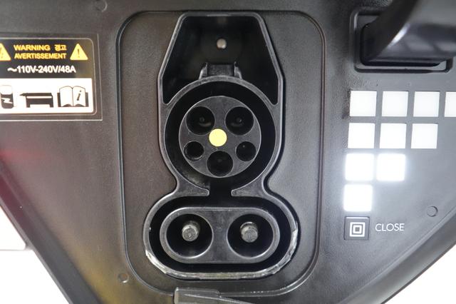 2024 Hyundai IONIQ 5 — photo 8 of 24