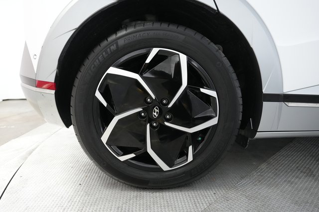 2024 Hyundai IONIQ 5 — photo 17 of 24